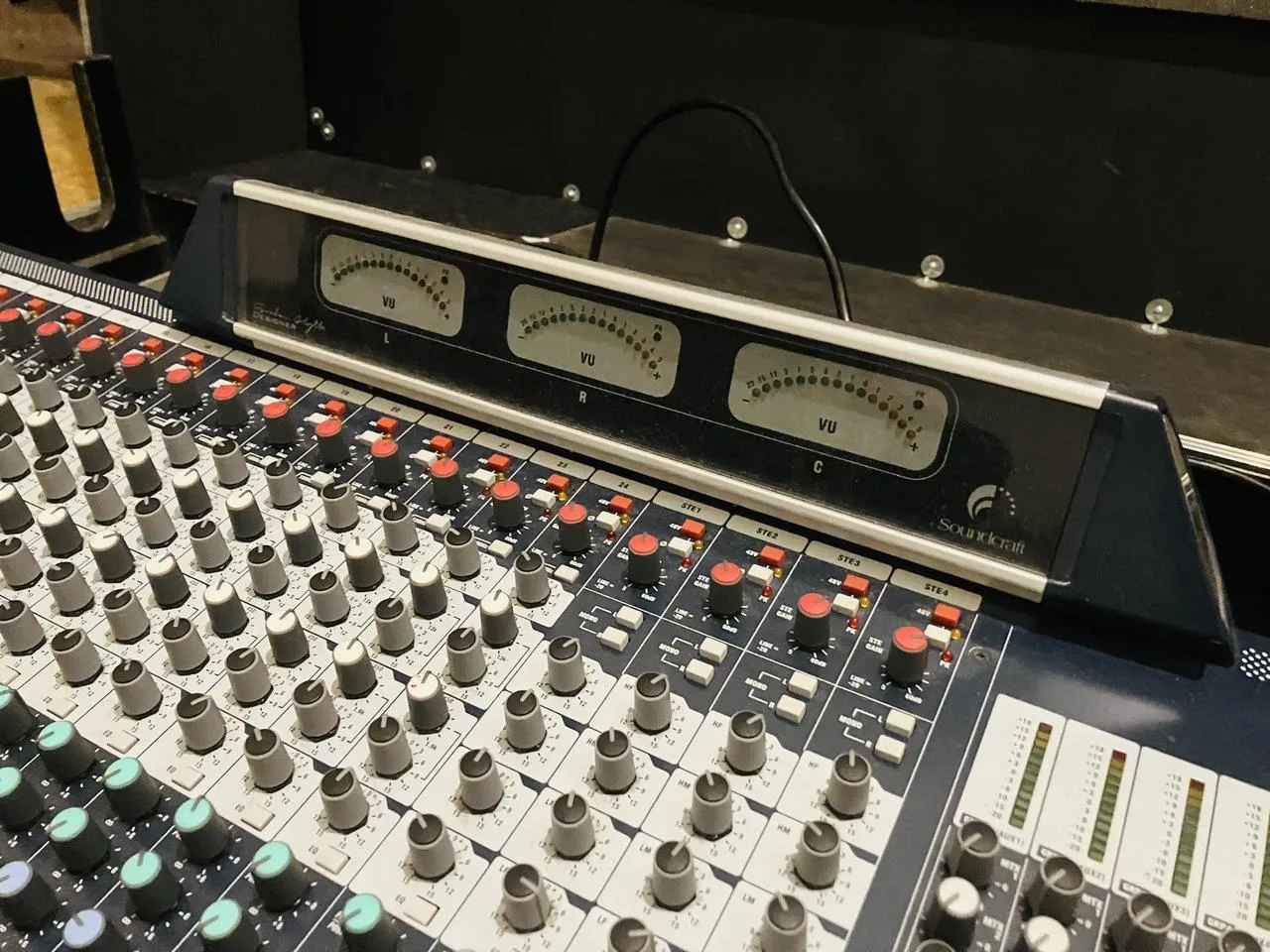 Soundcraft GB8 - 32 (Canada žádná China!)