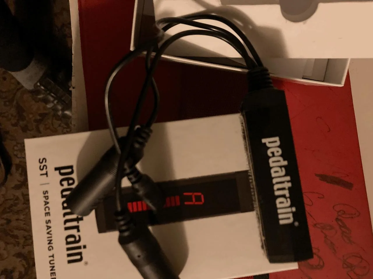 Kytarová ladička do pedalboardu i jinam.