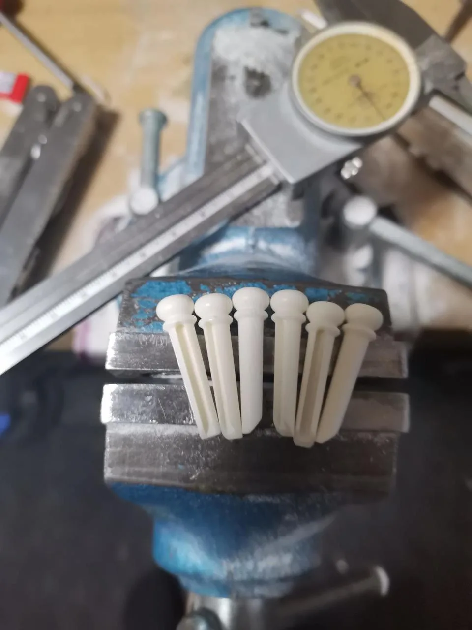 Kostěné kolíčky  5,5mm pod hlavou