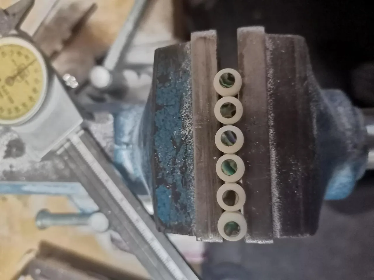 Kostěné kolíčky  5,5mm pod hlavou