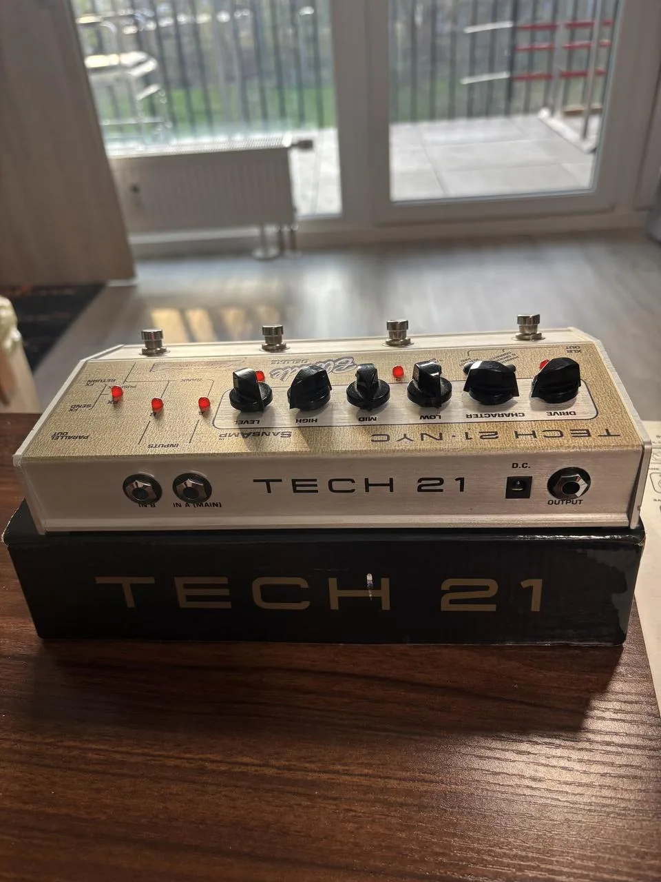 Sleva! 4900 Kč! Tech 21 Blonde Deluxe