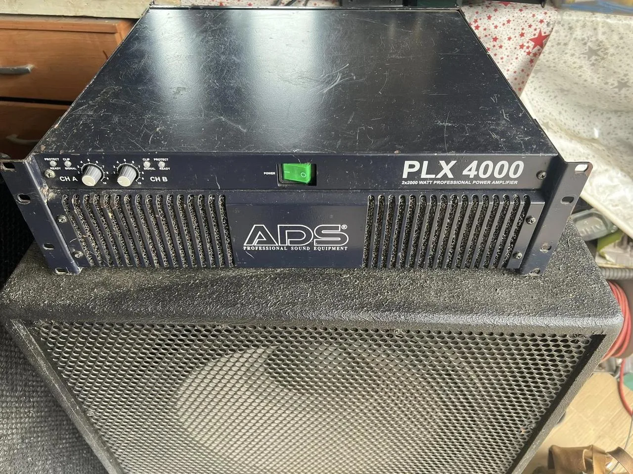 Zesilovač PLX4000