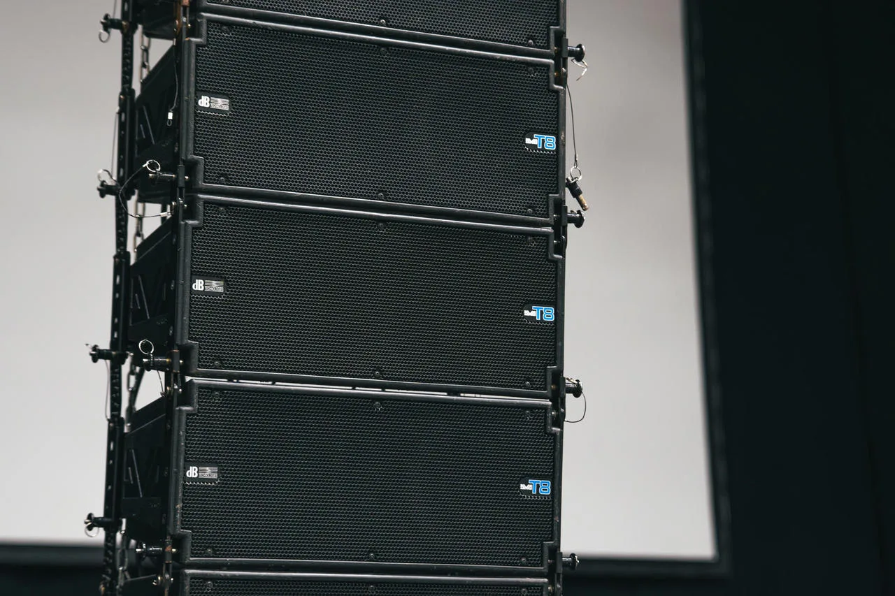 4 ks T8 line array db technologies
