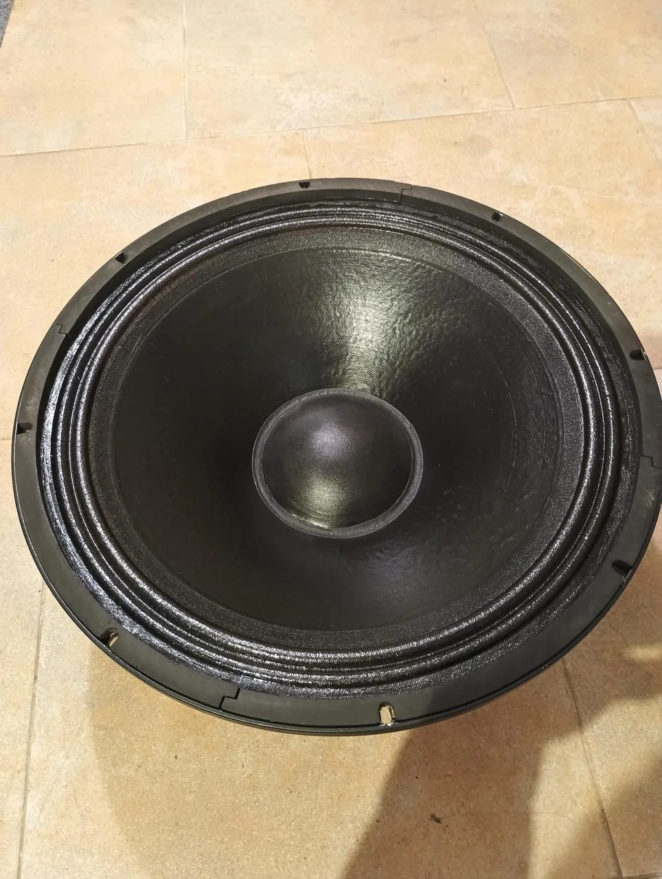 Prodám reproduktor B&C 18 PZB100-4