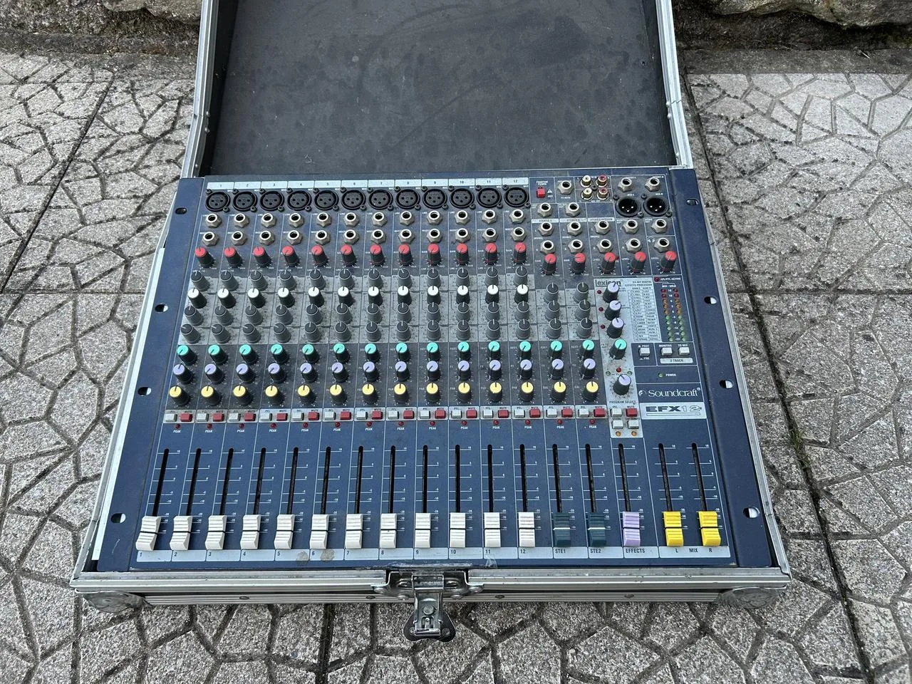 Soundcraft EFX 12 s hardcase