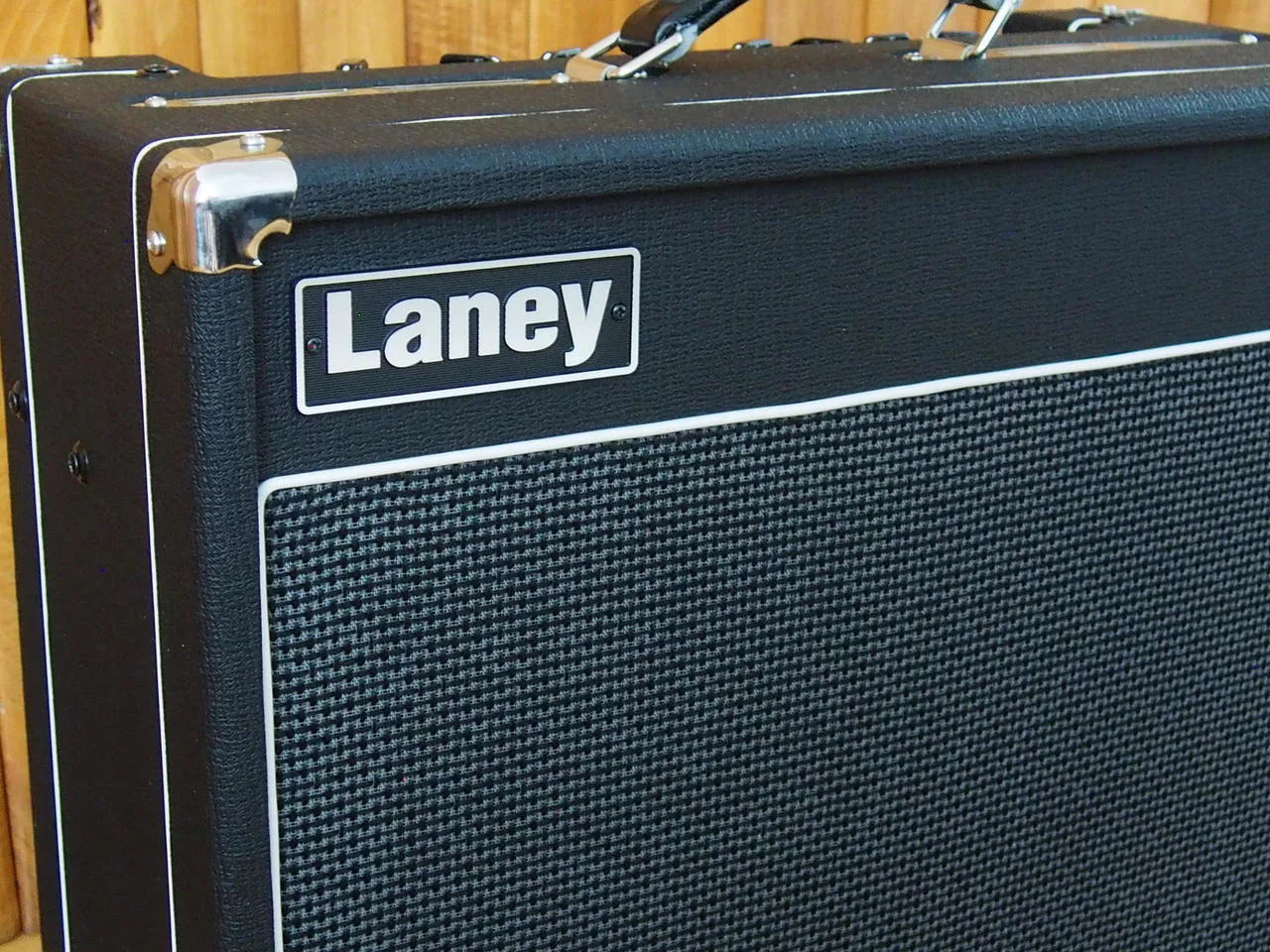 Celolampové kytarové kombo LANEY VC30 - 112 Custom Designed