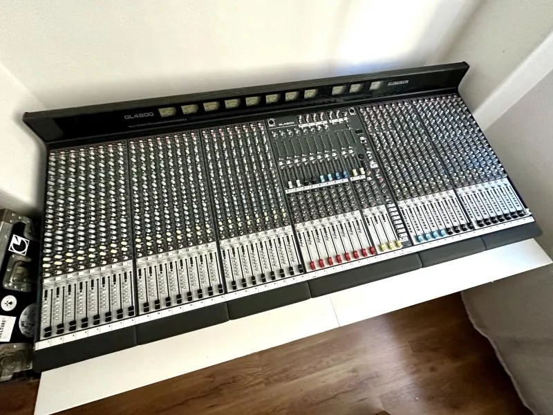 Allen & Heath GL4800 + RPS 11 zdroj + Kufr