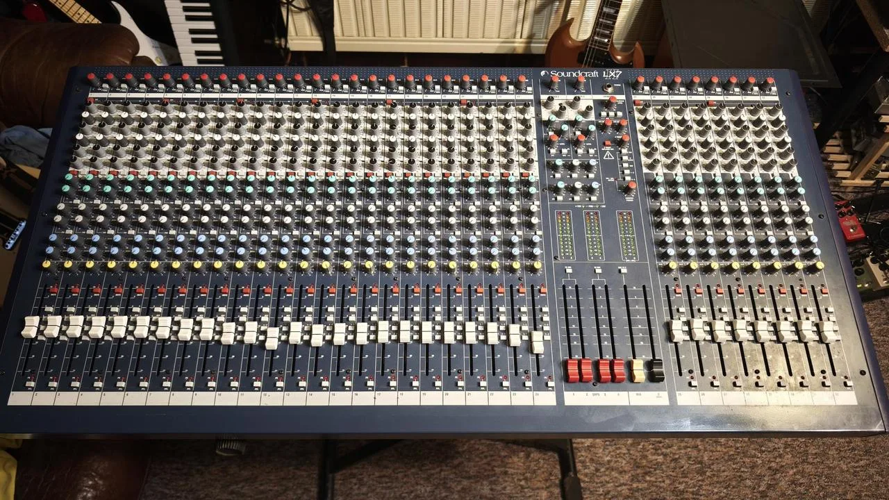 Soundcraft LX7II 32ch