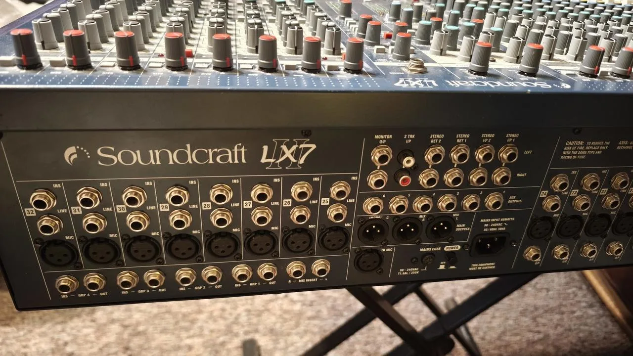 Soundcraft LX7II 32ch