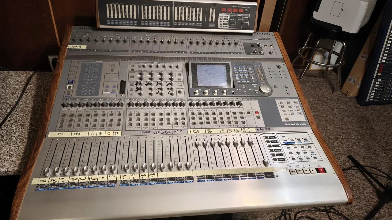 TASCAM MD 4800 + meterbridge MU-1000 + 3x ADAT IN/OUT