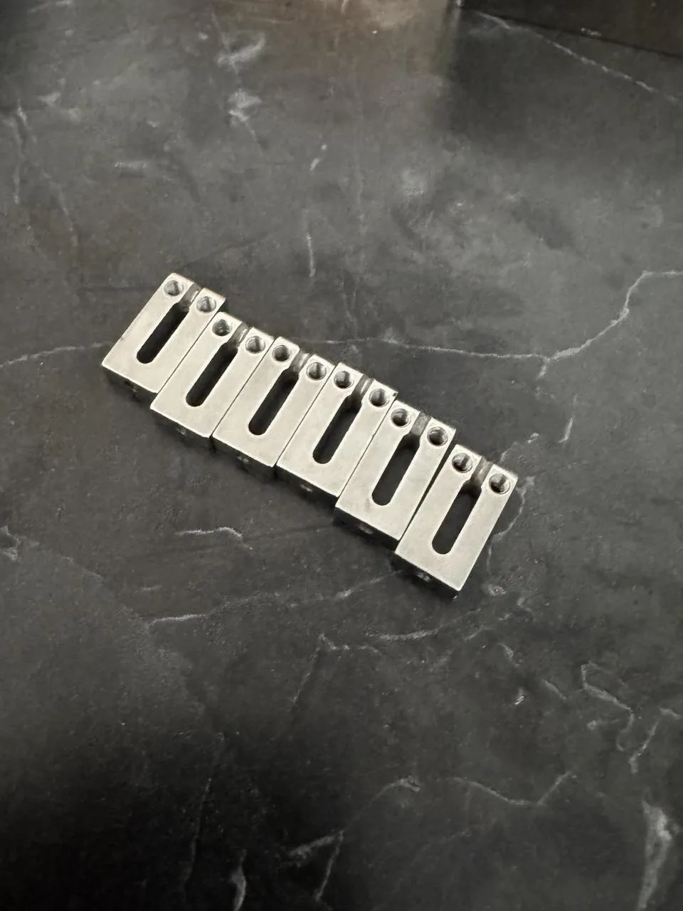 Saddles/Kameny pro tremolo typu Gotoh 510 a podobné