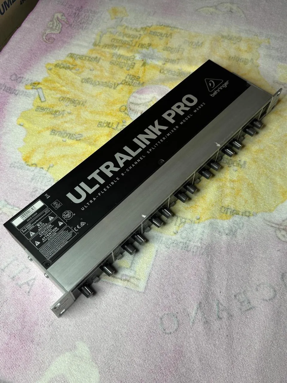 Behringer ULTRALINK PRO MX882 – 8kanálový splitter/mixer