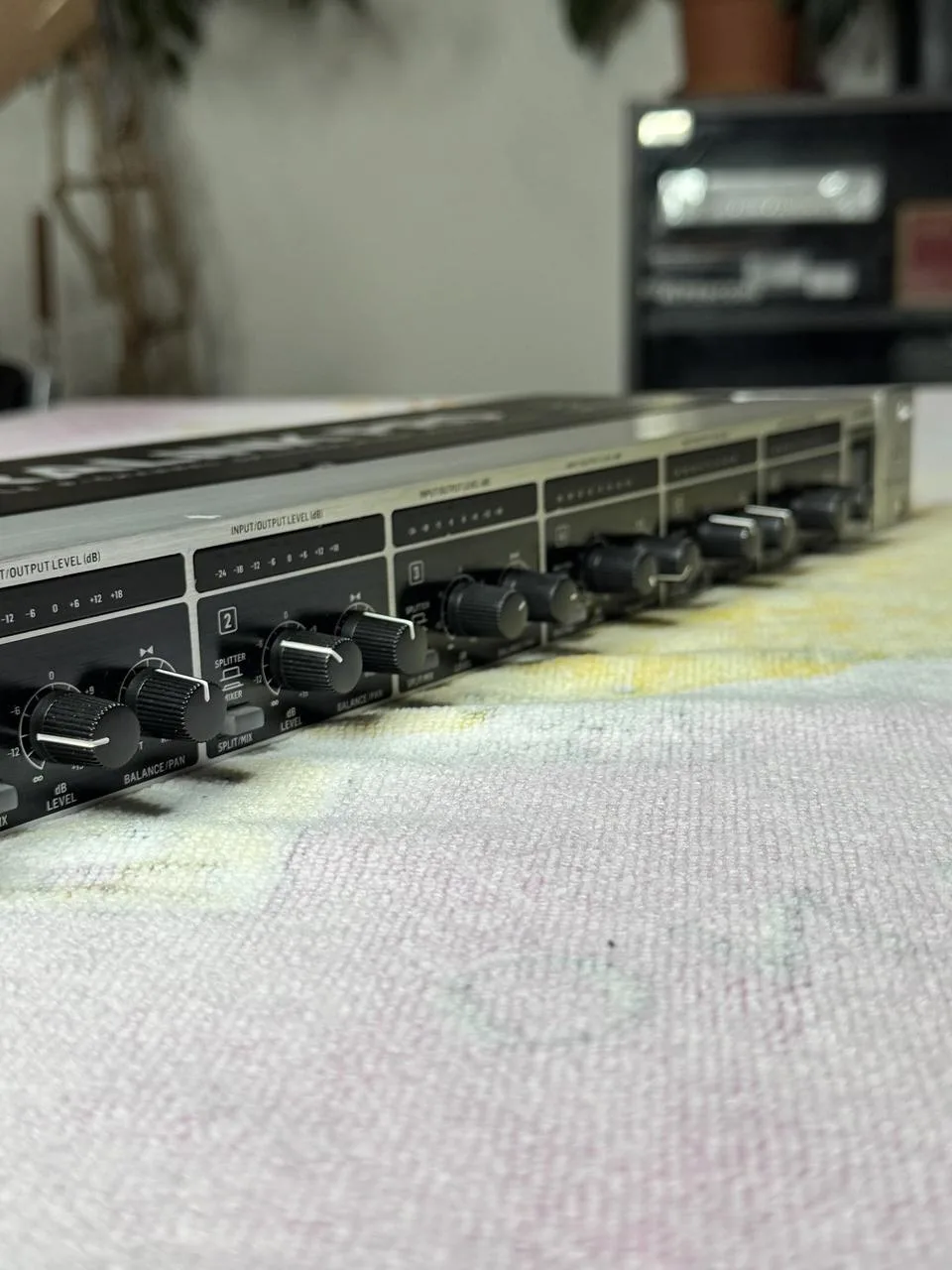 Behringer ULTRALINK PRO MX882 – 8kanálový splitter/mixer
