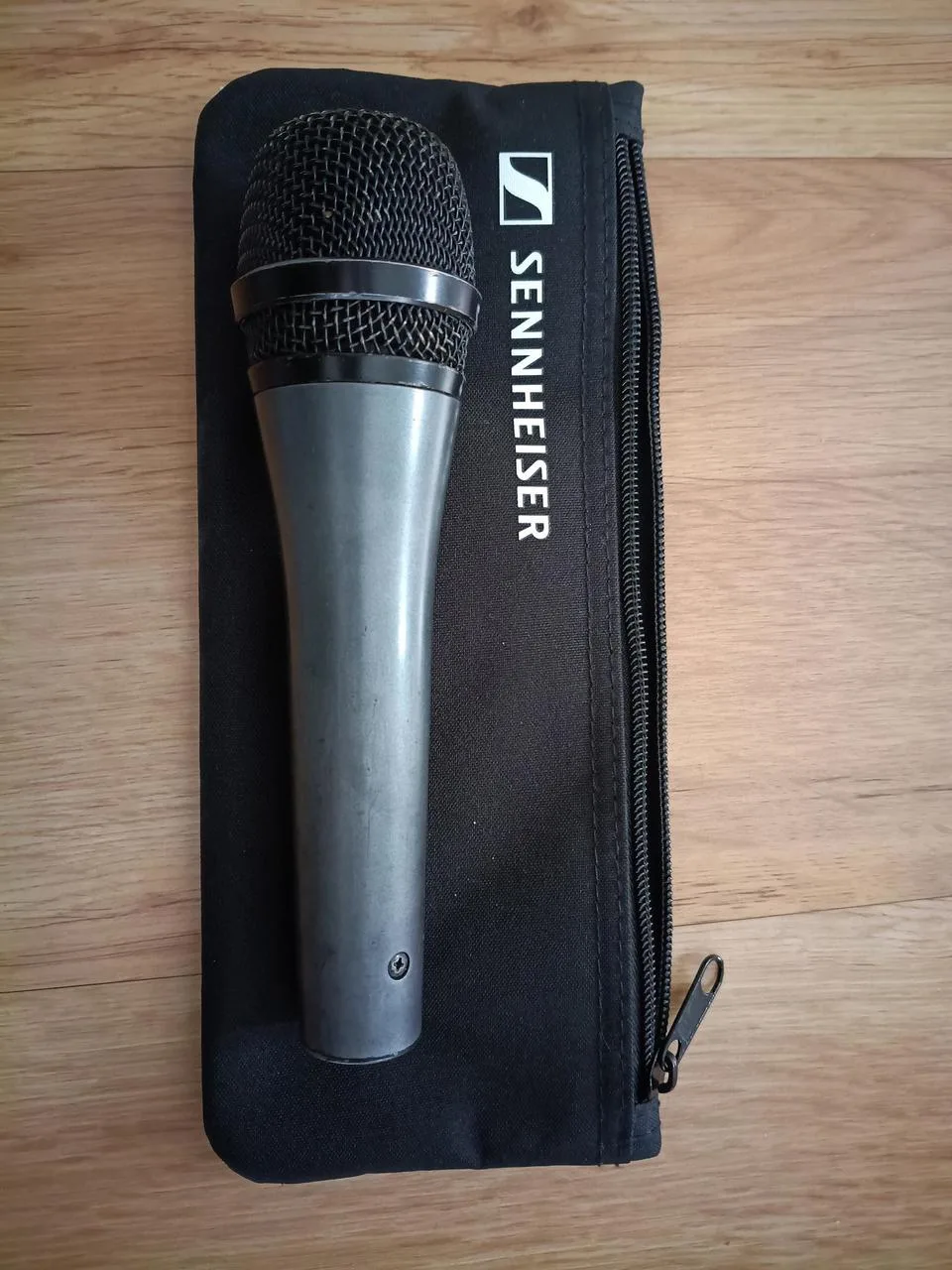Sennheiser e835
