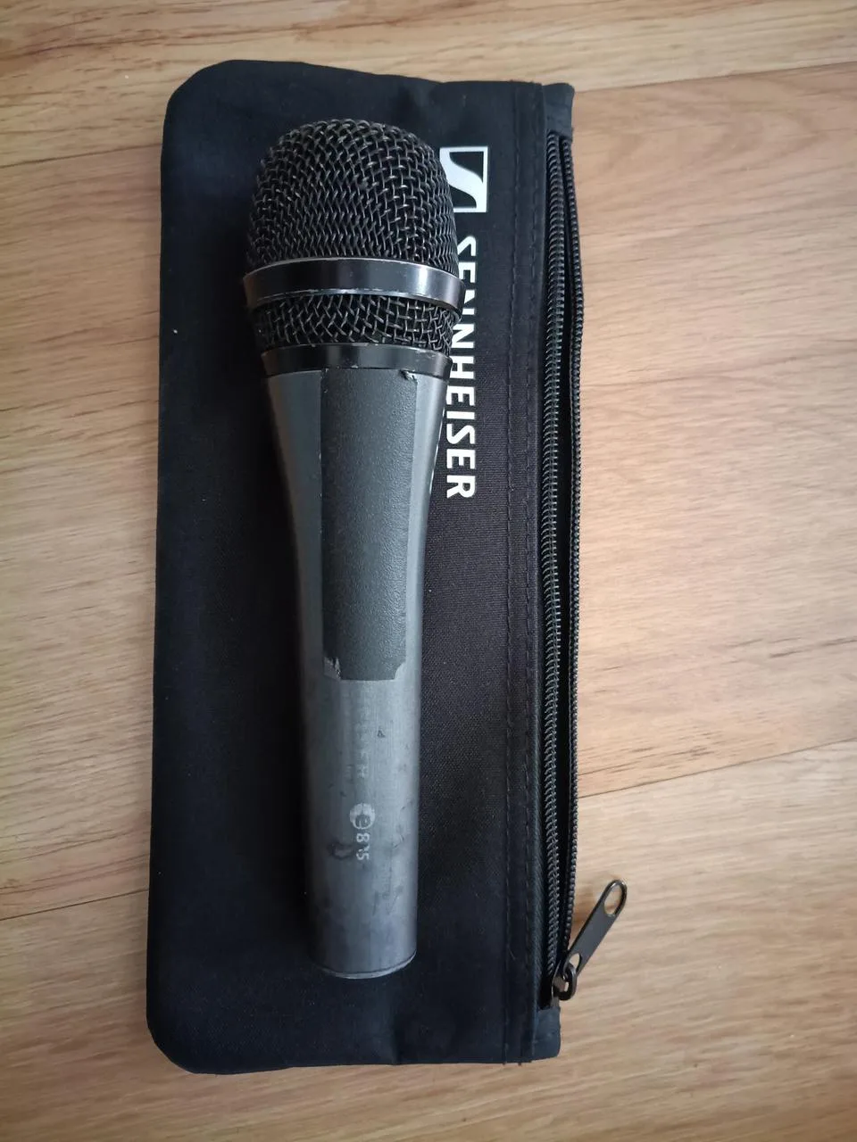 Sennheiser e835