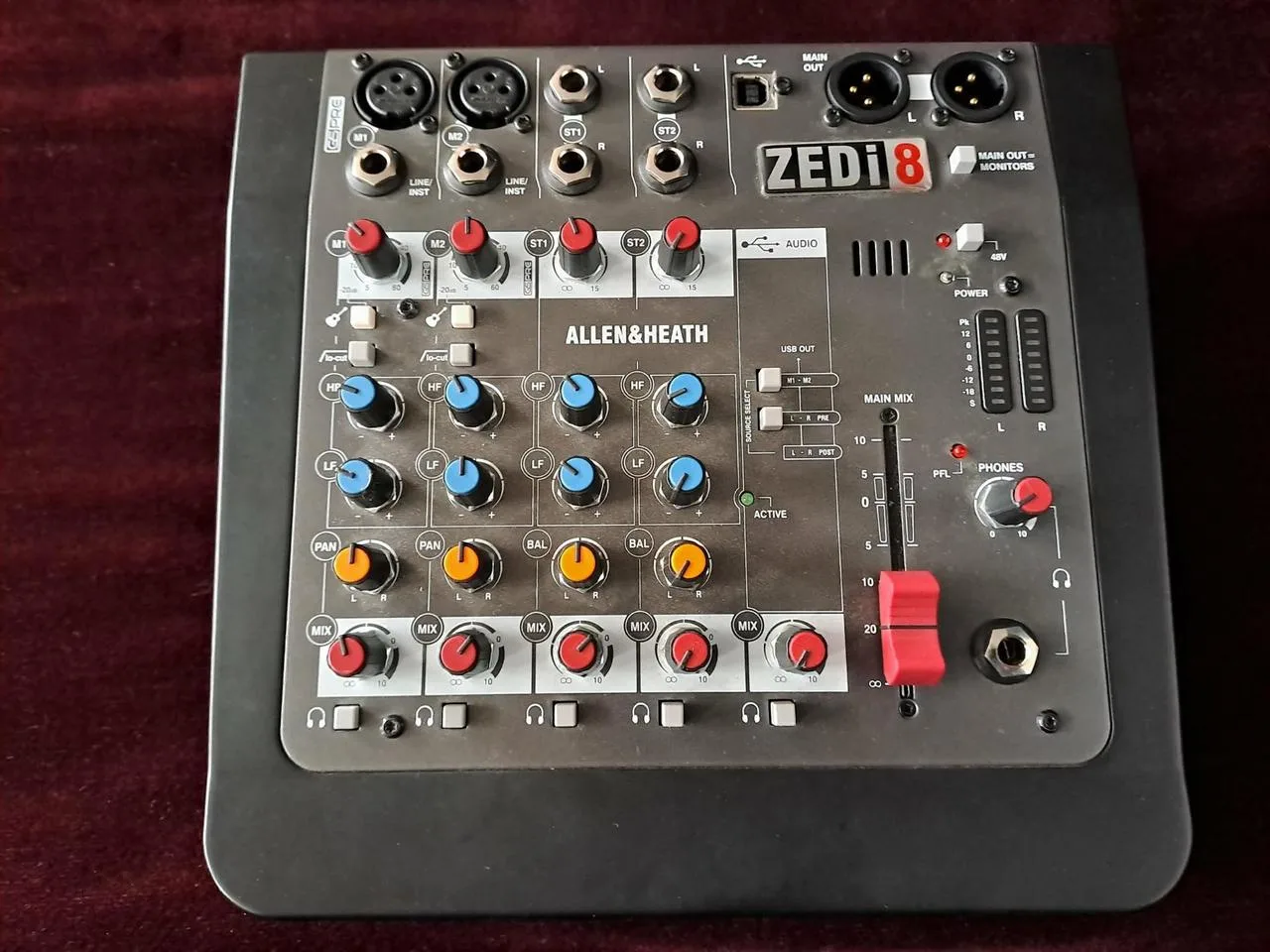 Prodám Allen & Heath ZEDi-8