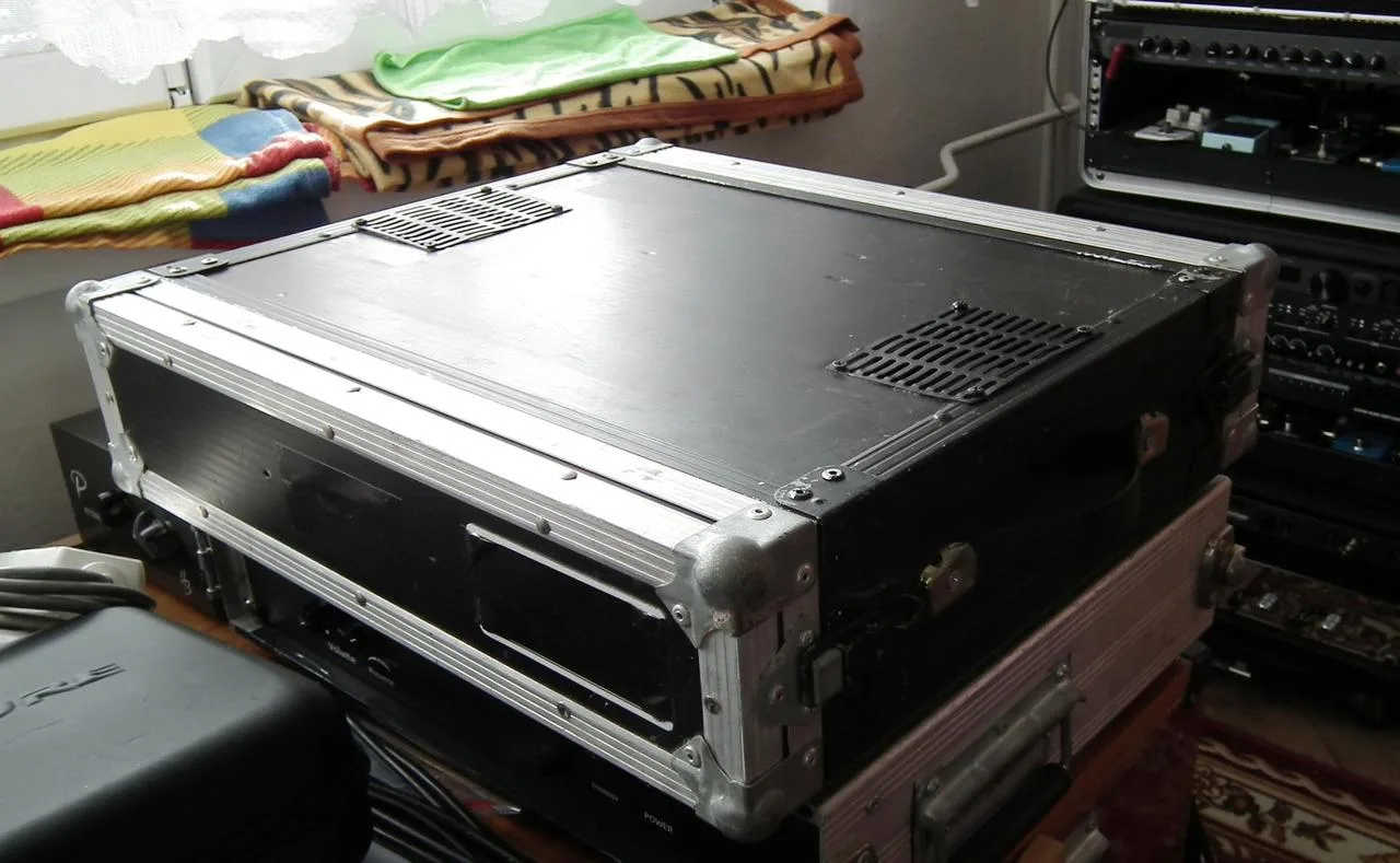 Predam Zosilnovac   Marshall  VS100  --  Rack