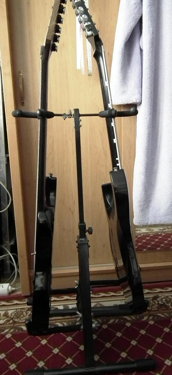 Predam  Gitarovy Stojan Dvojity PROEL