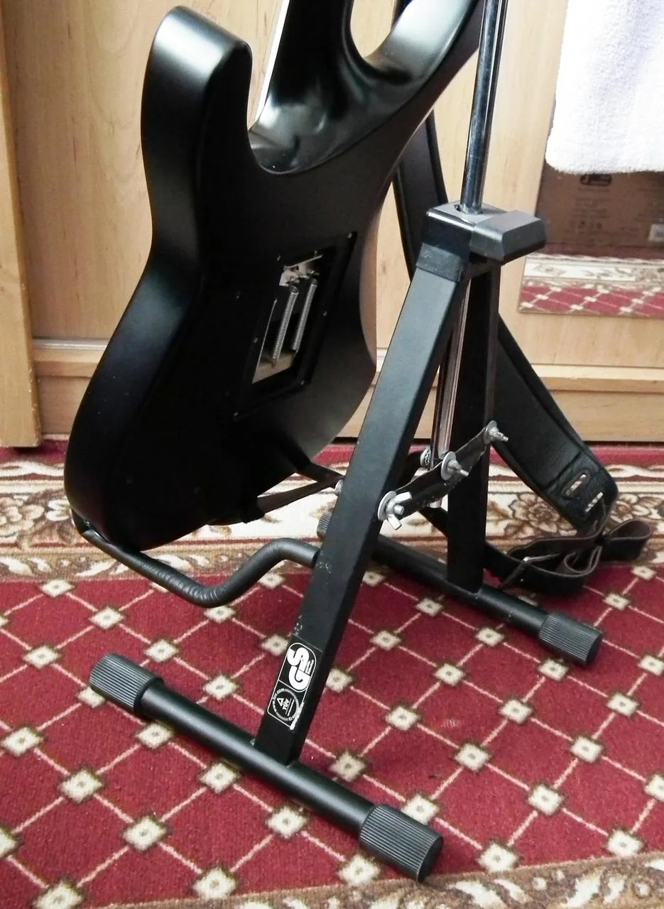 Predam Gitarovy Stojan Rockstand