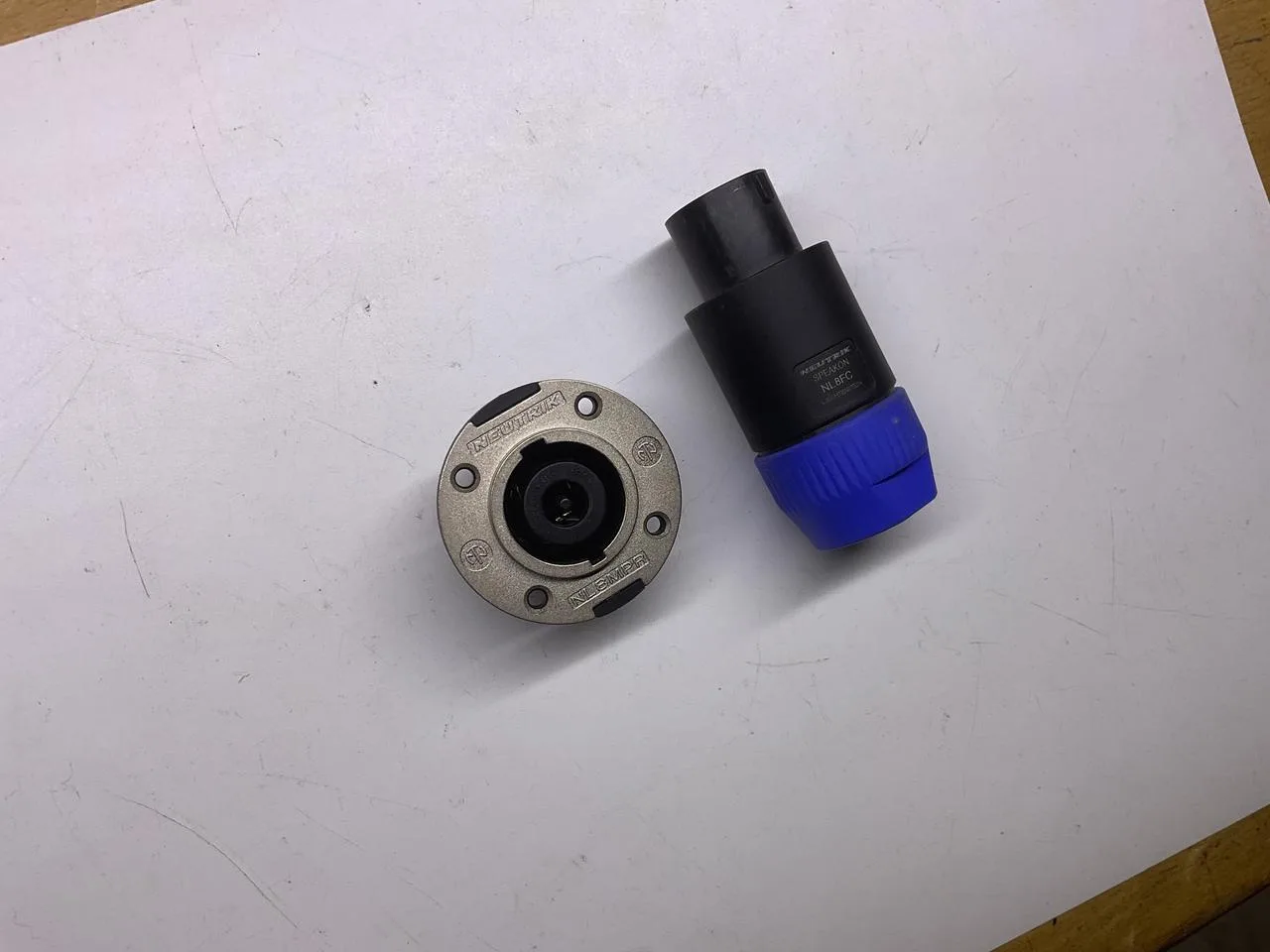 Speakon Netrick NL8FC 8pin konektor na kabel i panel  Nový