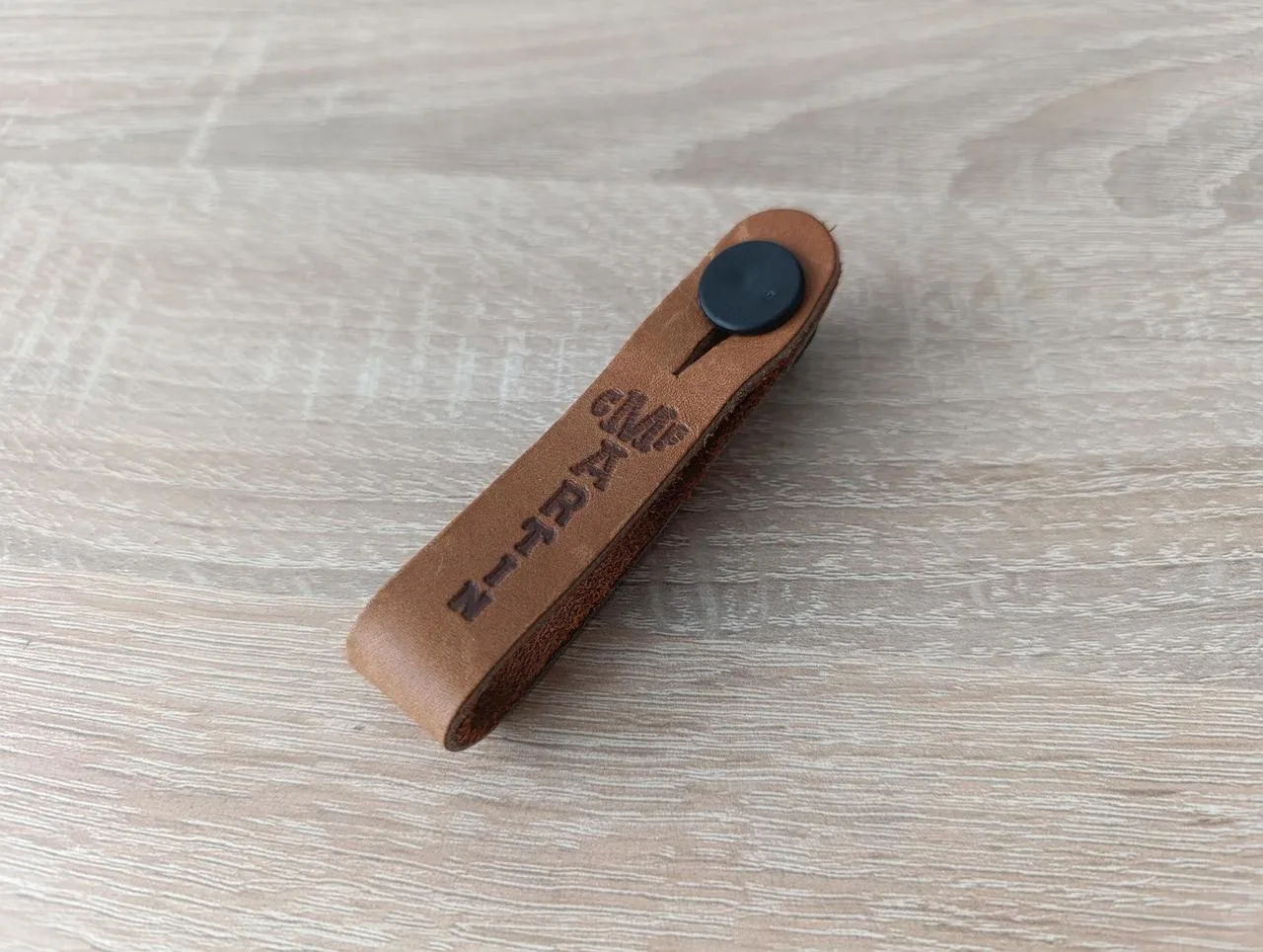Poutko pro uchycení popruhu Martin Guitar Brown Headstock