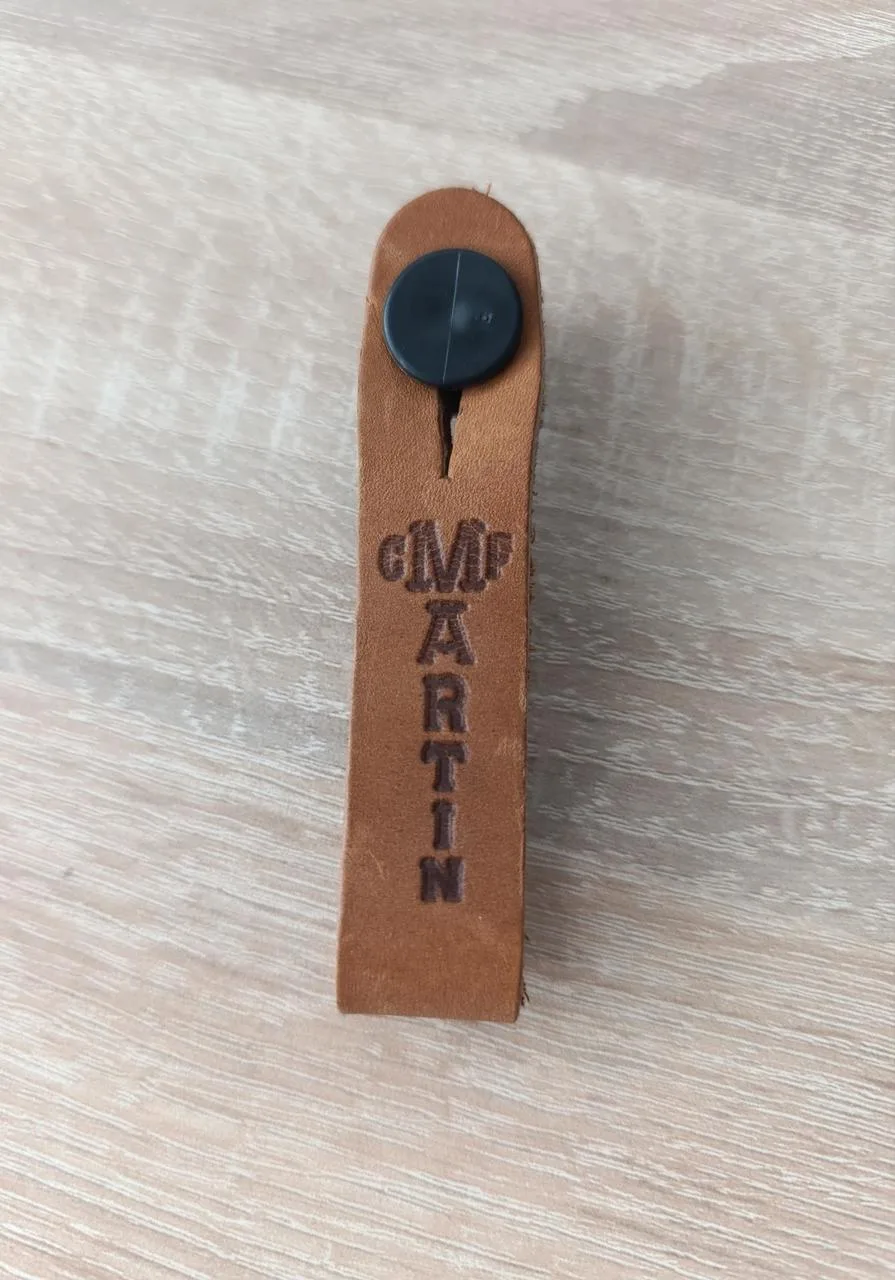 Poutko pro uchycení popruhu Martin Guitar Brown Headstock
