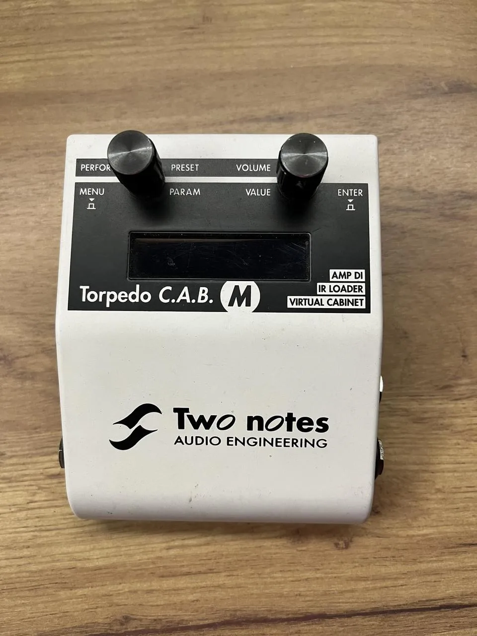 Two notes cab M