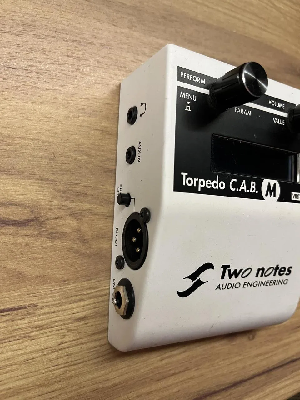 Two notes cab M