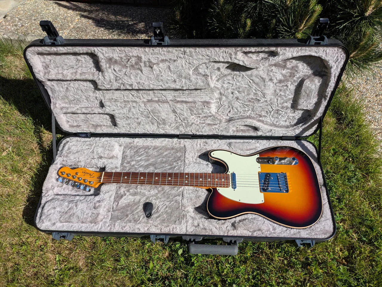 Fender American Ultra Telecaster RW Ultraburst.