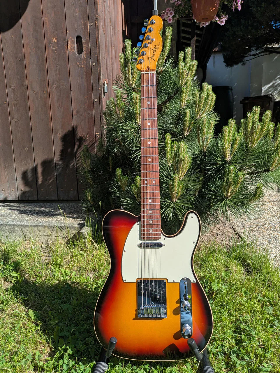 Fender American Ultra Telecaster RW Ultraburst.