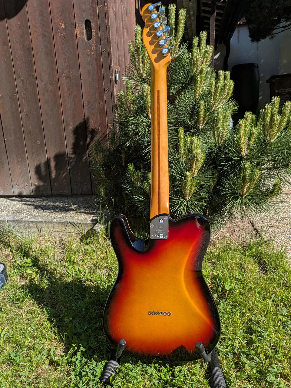 Fender American Ultra Telecaster RW Ultraburst.