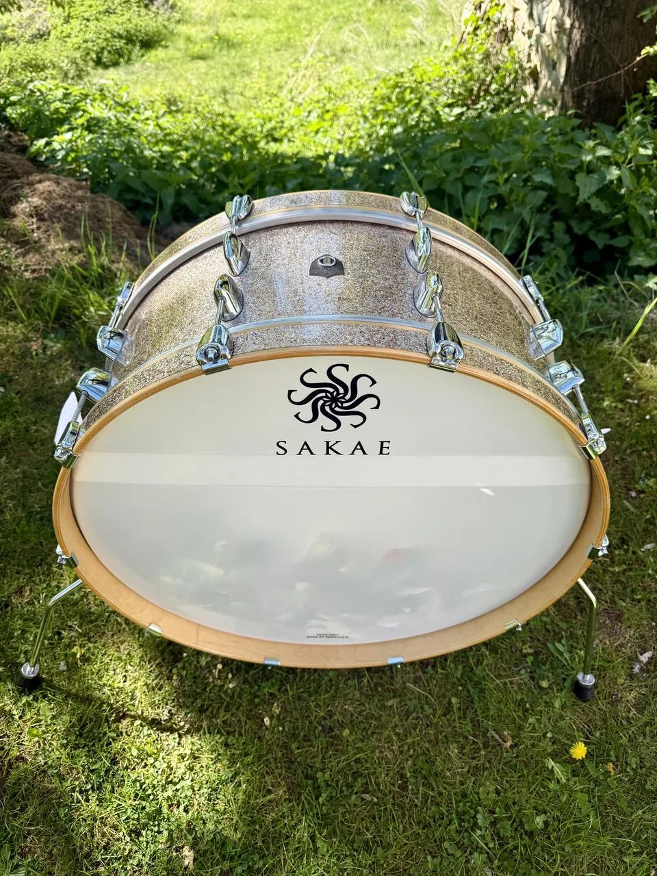 Prodám Sakae Trilogy Bass Drum 24”x 8” Champagne Sparkle