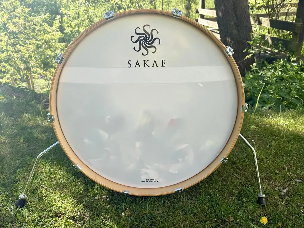 Prodám Sakae Trilogy Bass Drum 24”x 8” Champagne Sparkle
