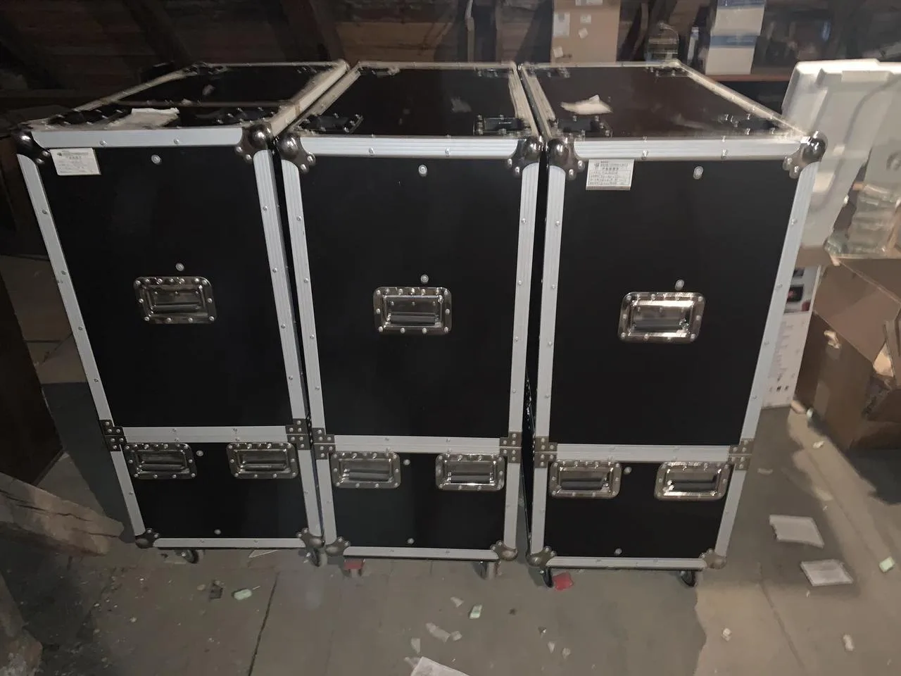 prodám 3 ks CASE  V 106 cm , š 47cm , D 102 cm