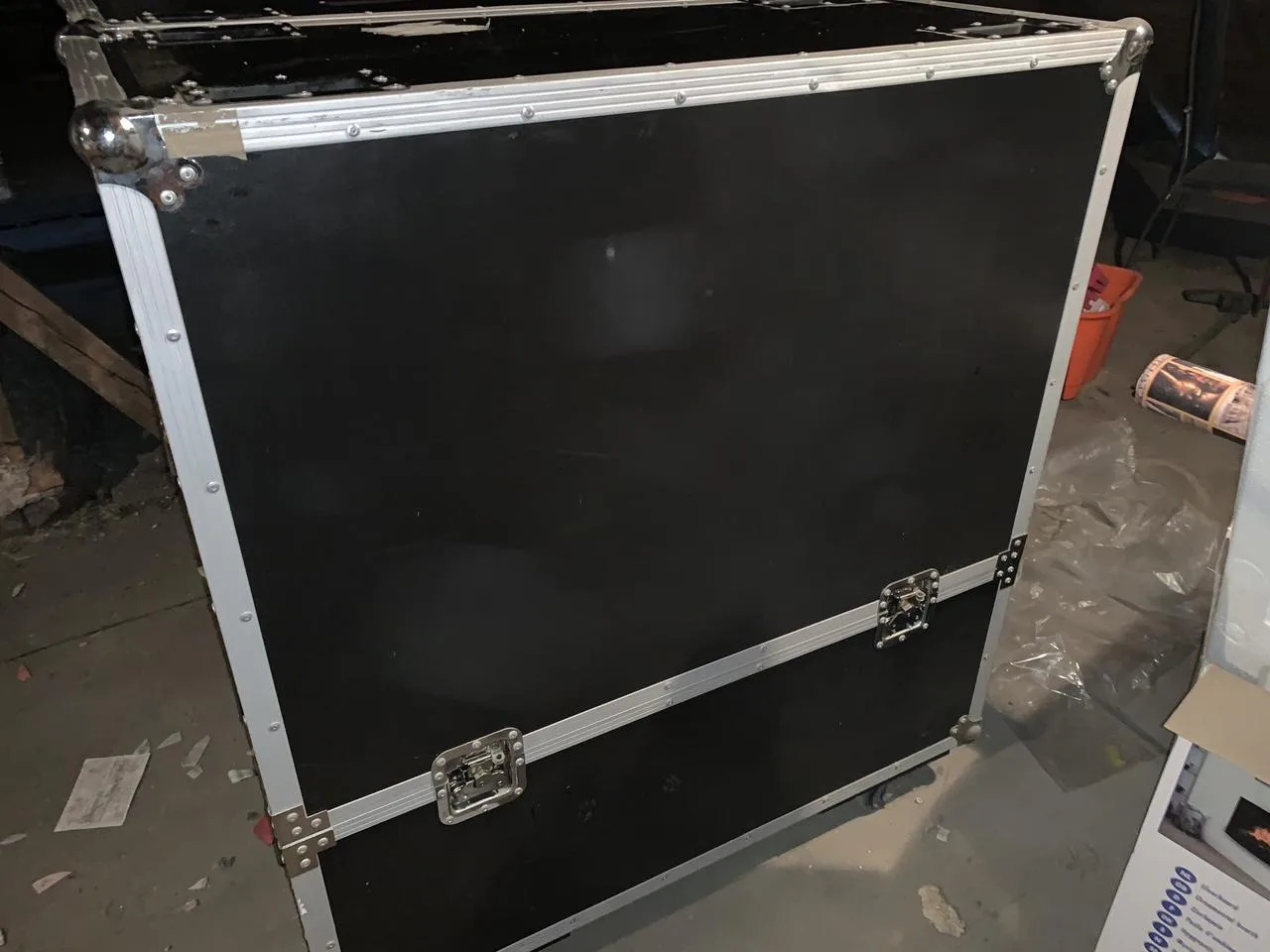 prodám 3 ks CASE  V 106 cm , š 47cm , D 102 cm