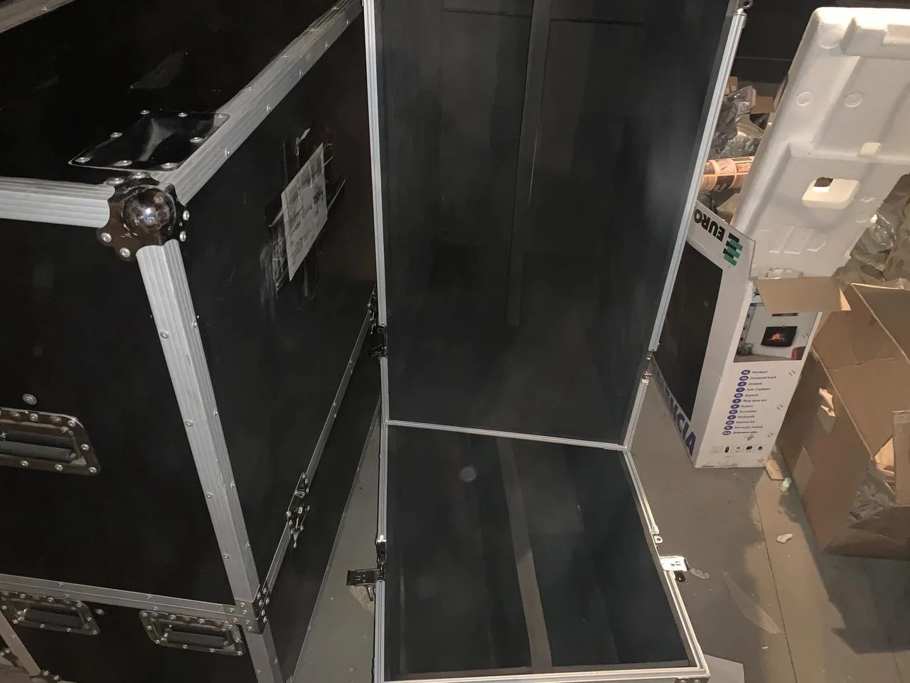 prodám 3 ks CASE  V 106 cm , š 47cm , D 102 cm