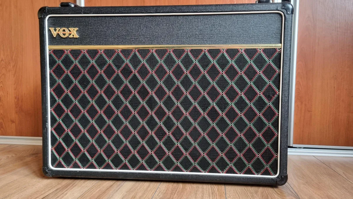 VOX V15 lampové kombo 2x10 - made in England