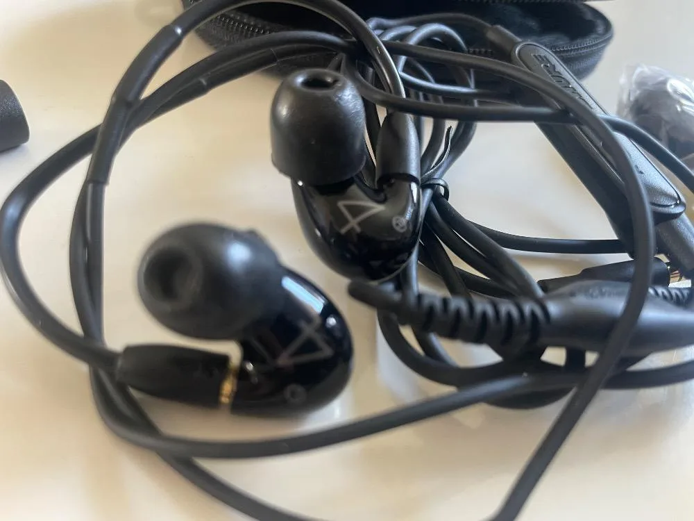 Shure Aonic4 In ear Sluchatka jako Nove