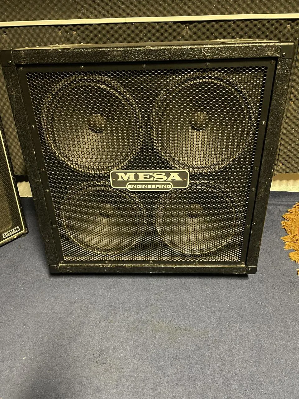 Vyhraná 20 let stará kytarová bedna 4x12 + logo Mesa boogie