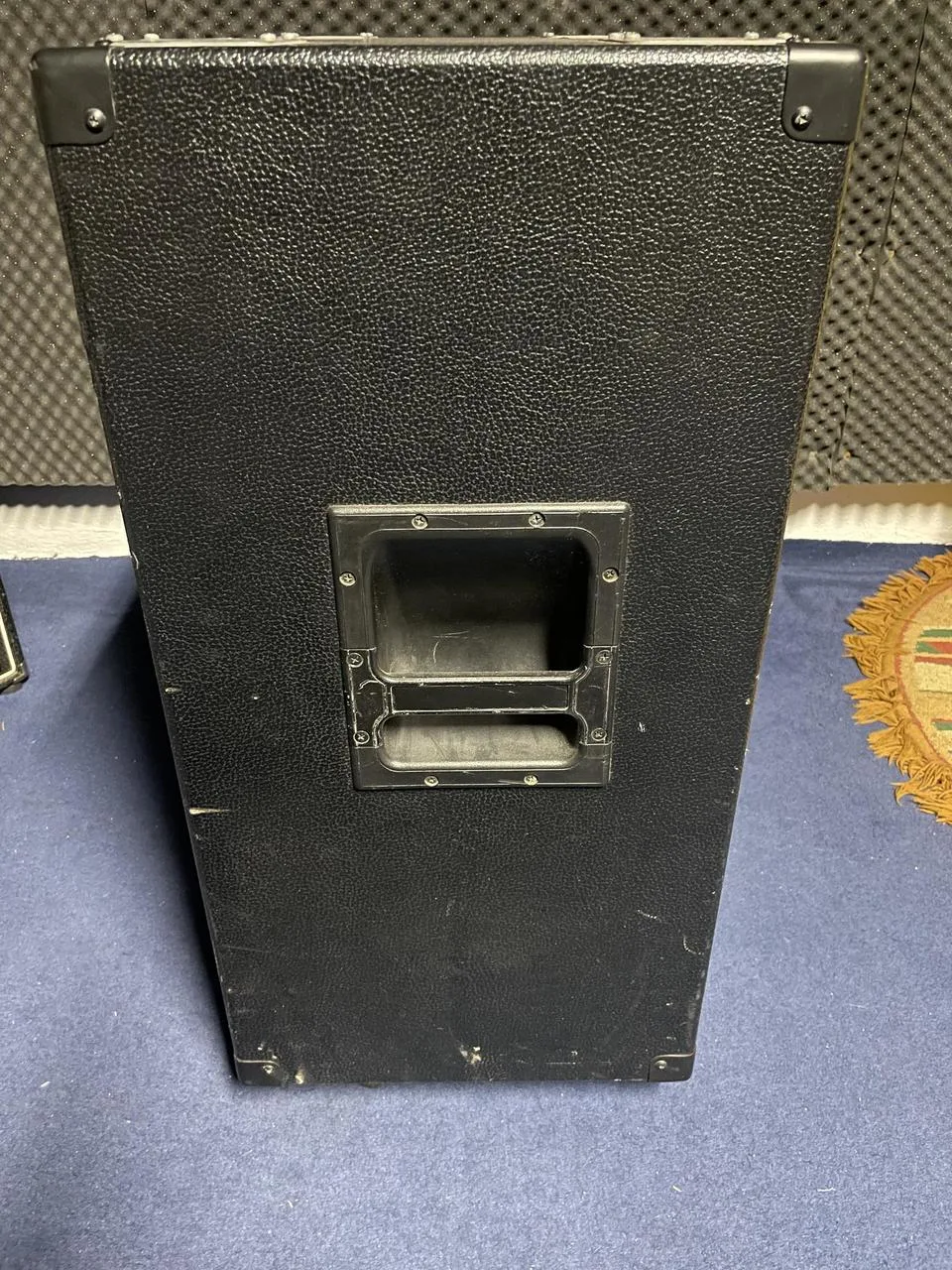 Vyhraná 20 let stará kytarová bedna 4x12 + logo Mesa boogie