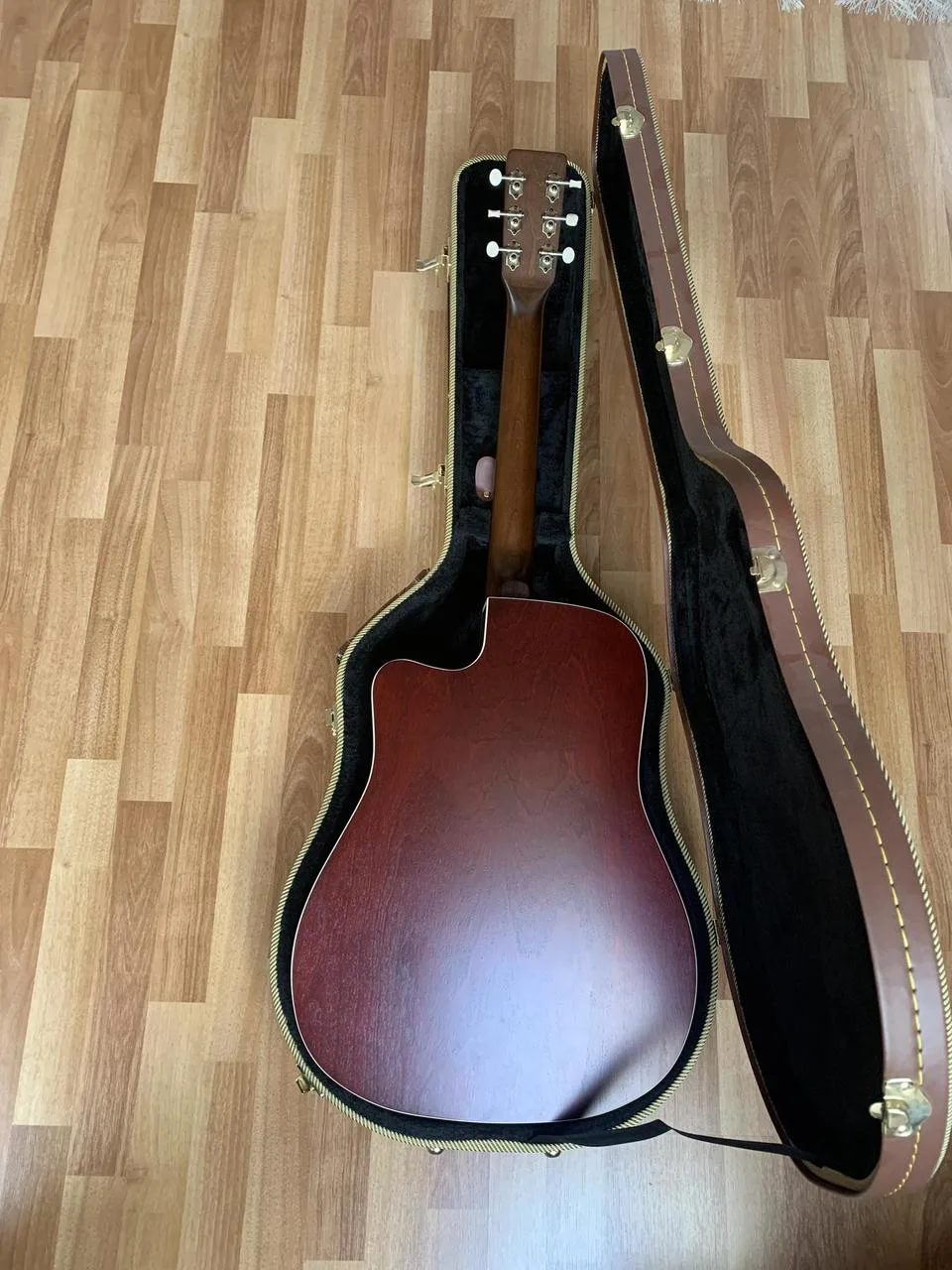 Art & Lutherie Americana CW Q1T + kufr