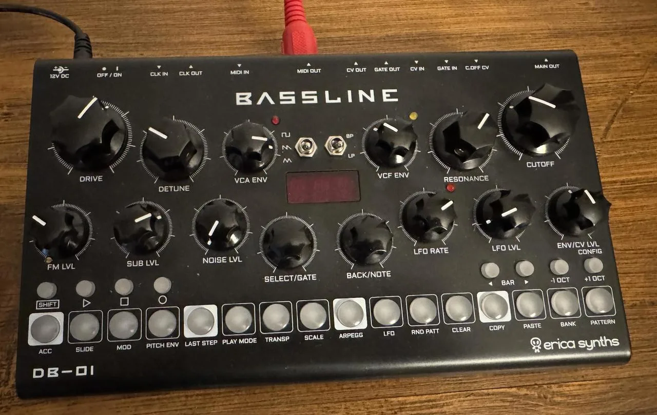 Erica Synths Bassline (full analog)