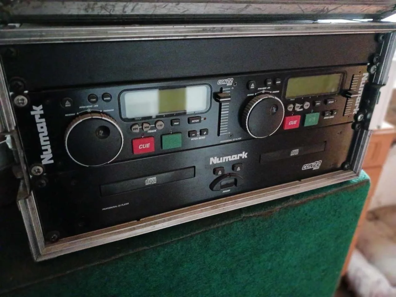 NUMARK CD player