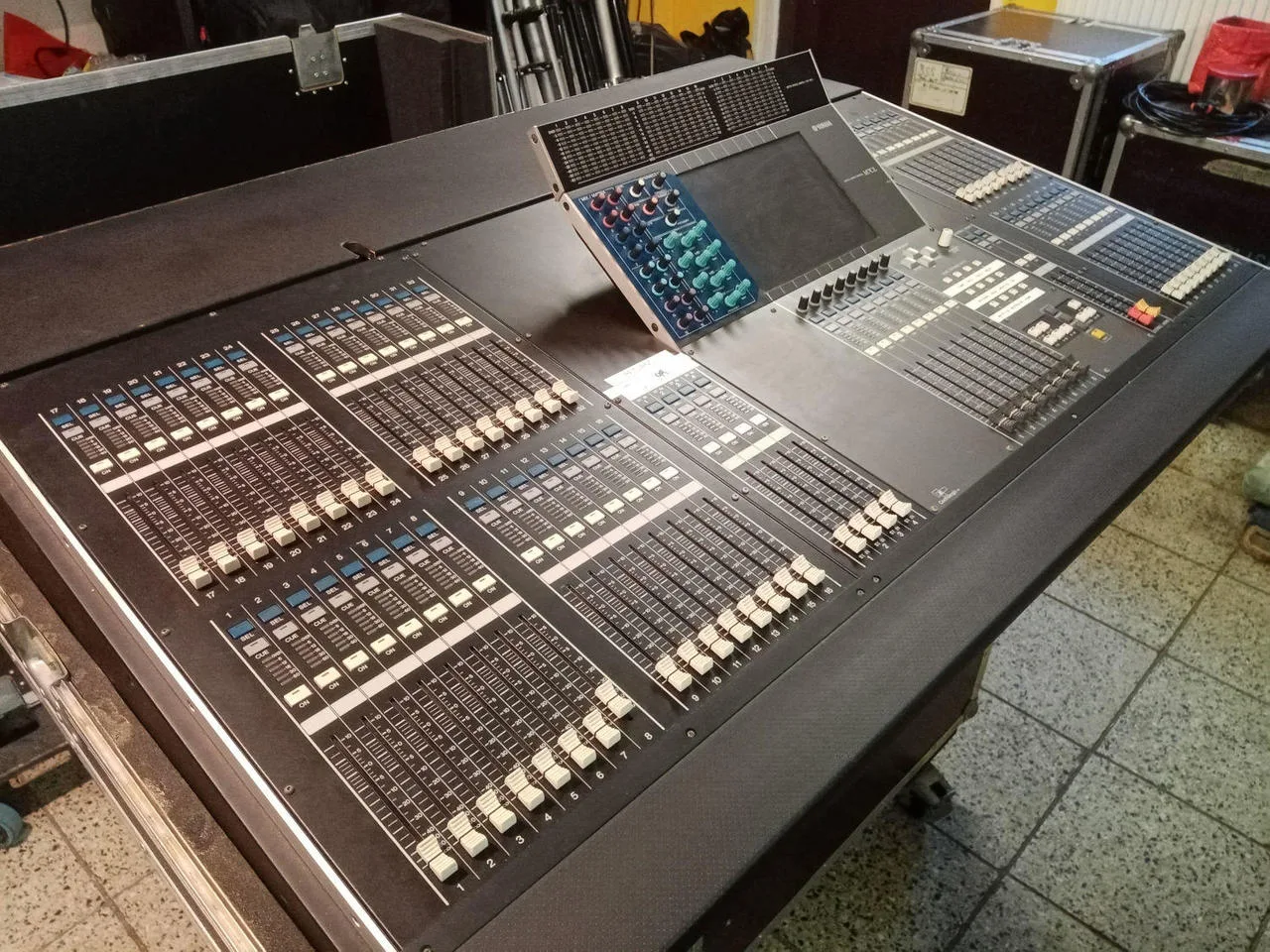 Prodám YAMAHA M7CL-48 ES vč. 3x SB168