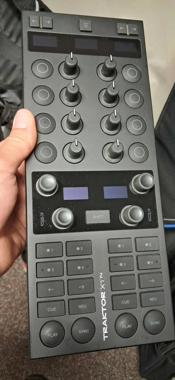 Controller traktor x1