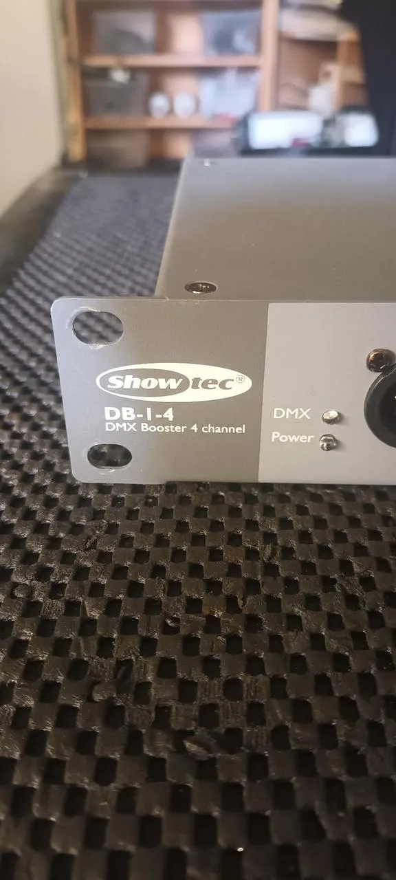 Showtec  DB-I-4  DMX Splitter