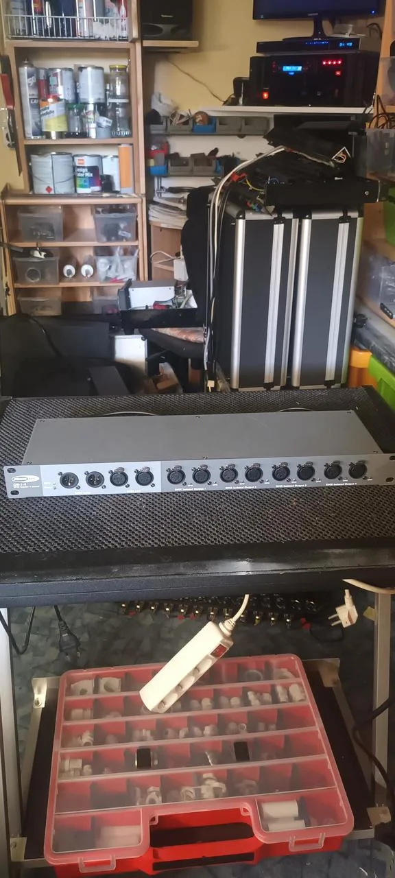 Showtec  DB-I-4  DMX Splitter