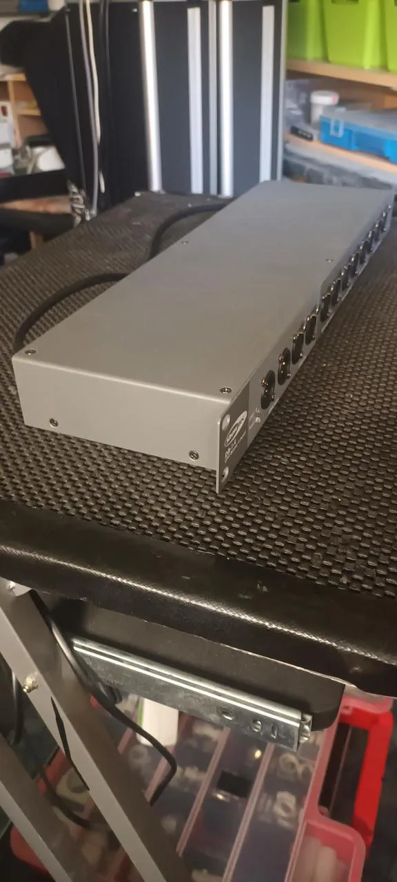Showtec  DB-I-4  DMX Splitter
