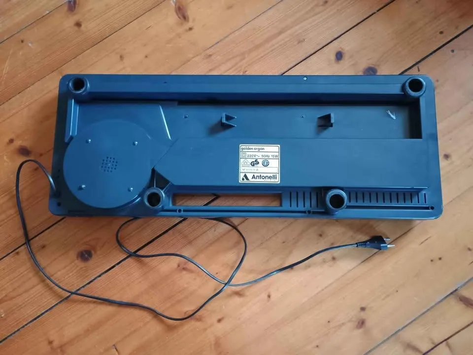 Harmonium Antonelli elektrické, s kufrem, na nožičkách