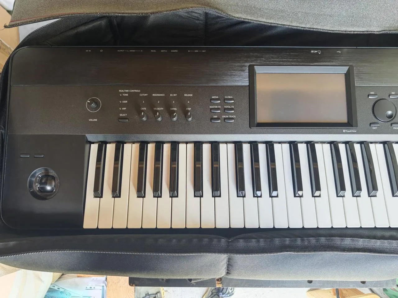 Prodám Korg Krome 61